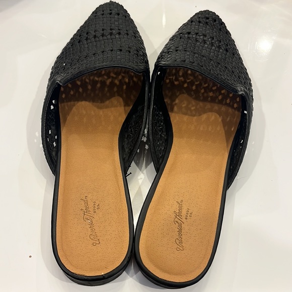 Black Weaved Design Flats - Picture 3 of 4